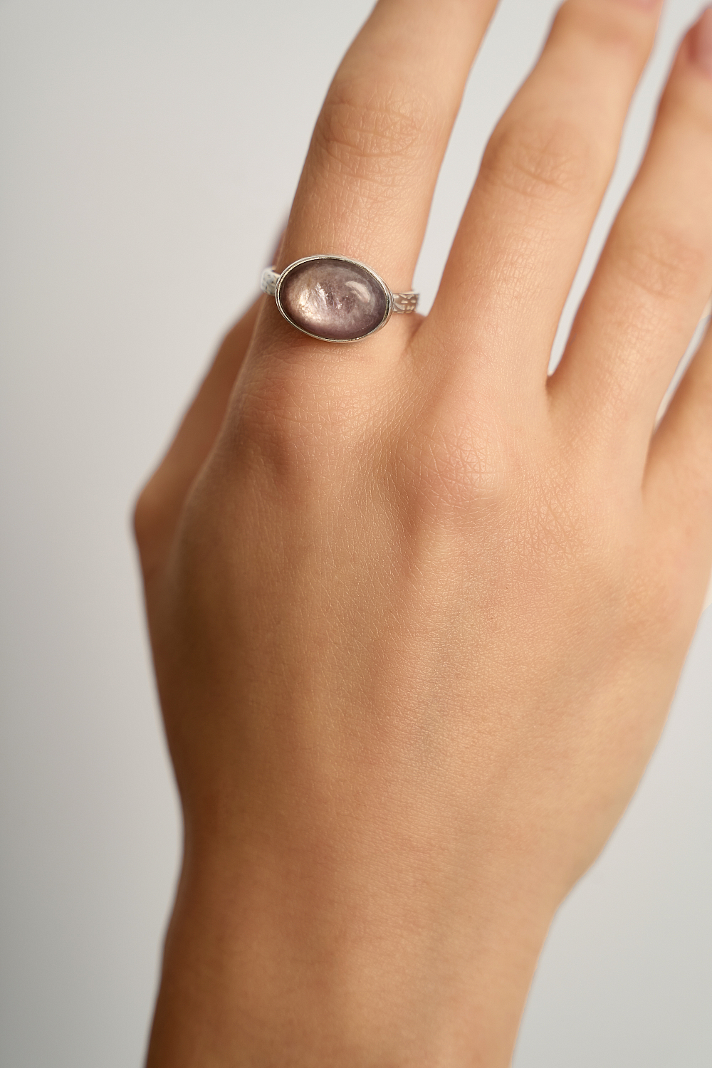 Кольцо с лепидолитом