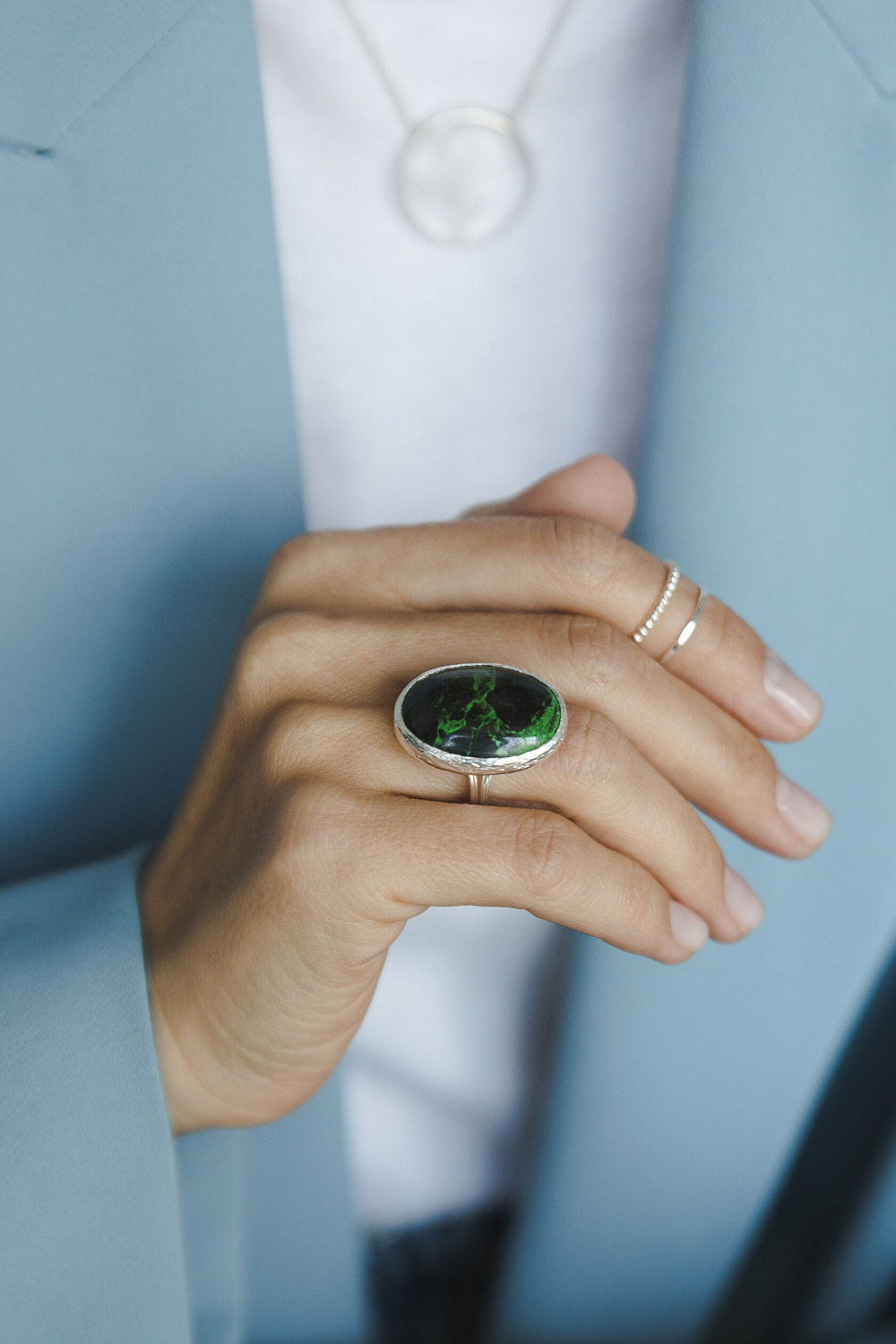 Кольцо с уваровитом