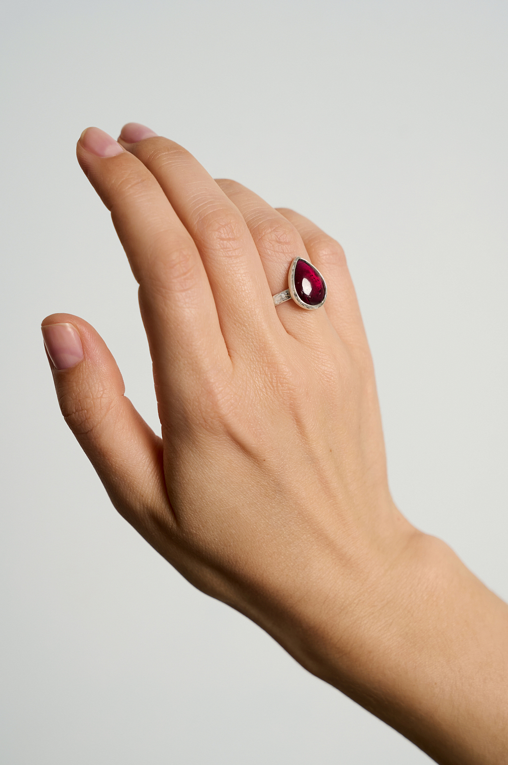 Кольцо с гранатом