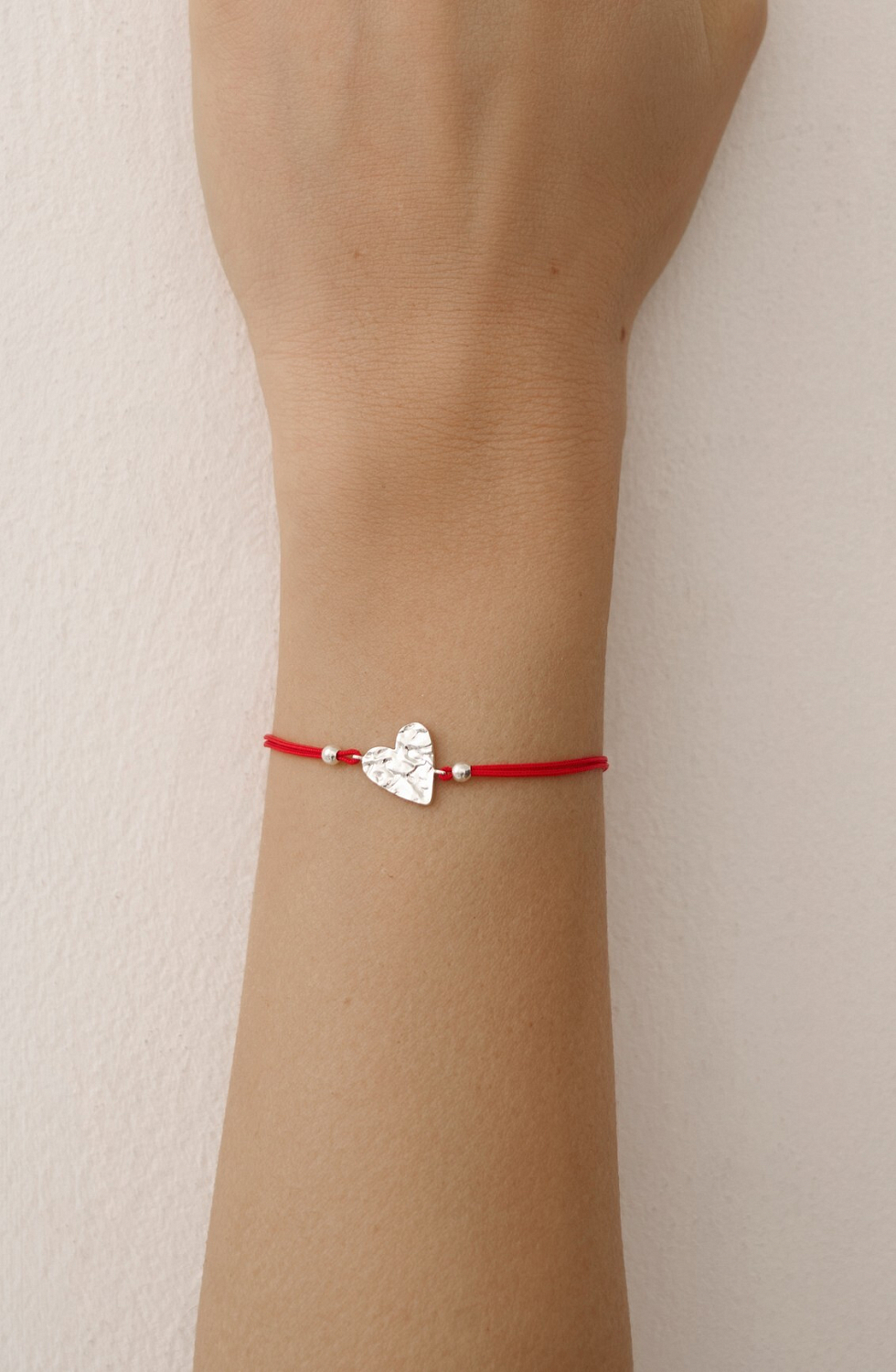 Браслет Сердце на красной нити